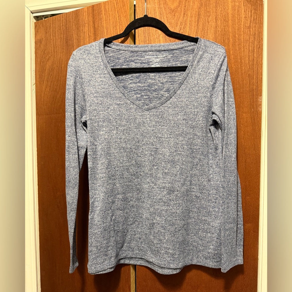 American Eagle Blue V-Neck Women's Long Sleeve